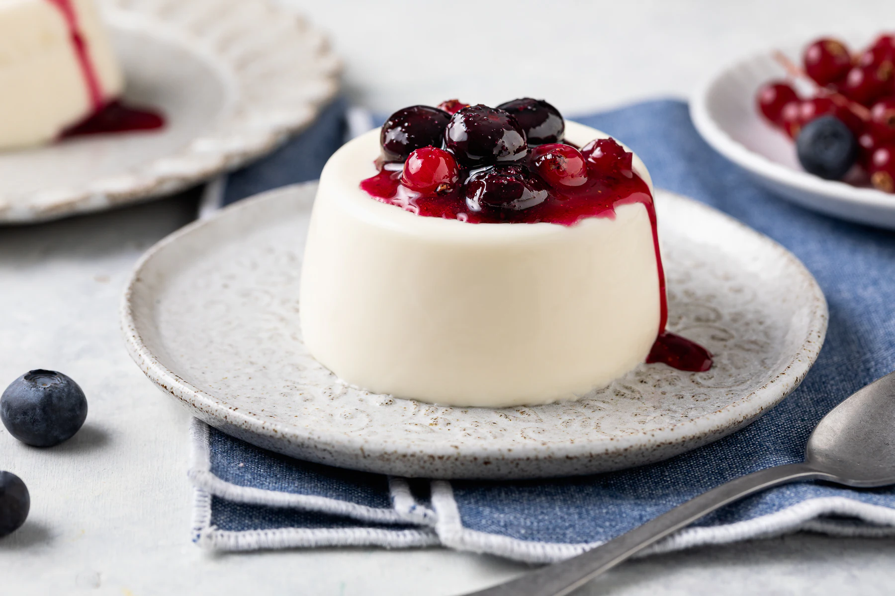 Panna cotta con frutti di bosco